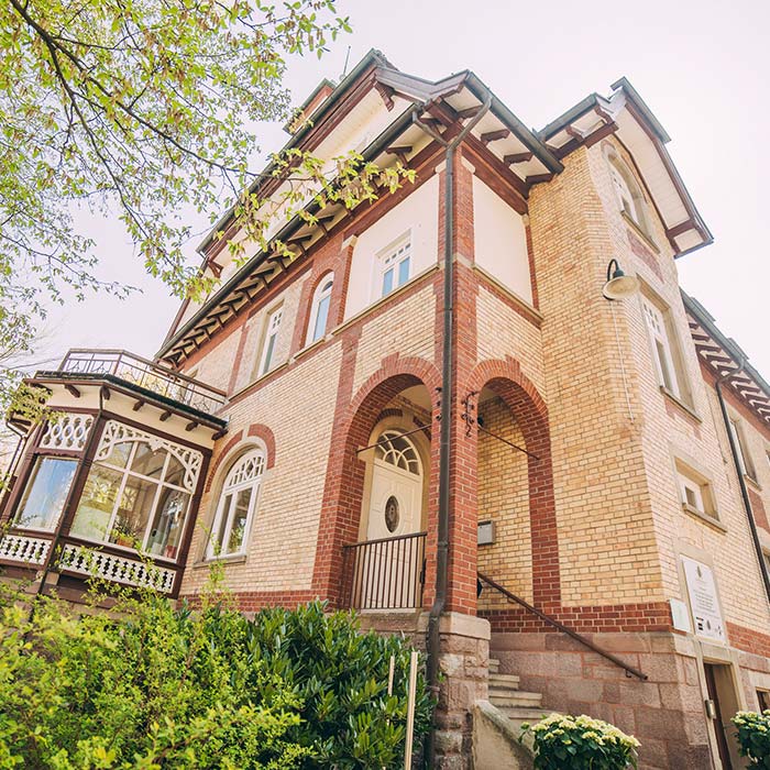 In der Villa Seldeneck befindet sich die Zahnarztpraxis ZBB in Baden-Baden.